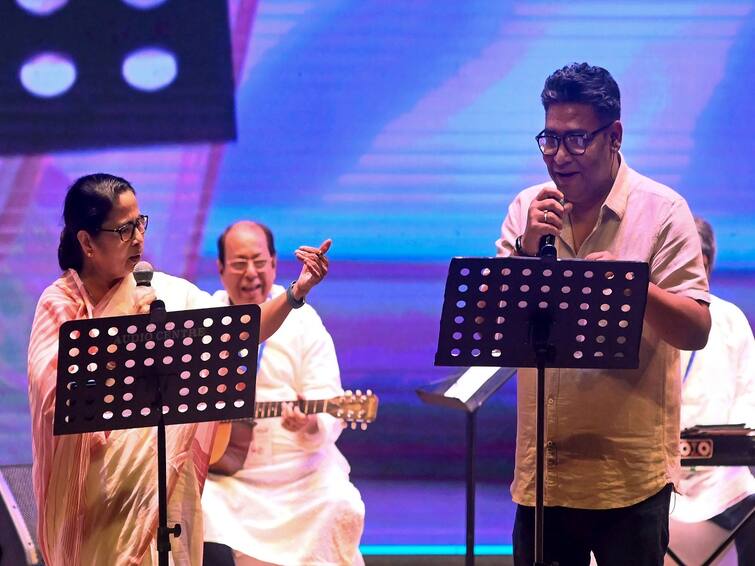 Rabindra Jayanti 2023 CM Mamata Banerjee Pays Tribute To Gurudeb Sings Song Watch Video Here WATCH: Mamata Banerjee Sings Rabindra Sangeet On Tagore's Birth Anniversary