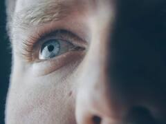 कभी आपकी भी फड़कती हैं बाईं या दाईं आंख? शुभ-अशुभ नहीं, इस वजह से होता है ऐसा