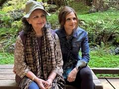 Saba Ali Khan Photos: 42 की उम्र में भी कुंवारी हैं सैफ अली खान की बड़ी बहन, नेटवर्थ में देती हैं भाई को टक्कर