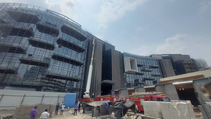 विमान नगर येथील सॉलिटर बिझनेस हब या आयटी कंपनीमधे दुपारी साडेबाराच्या सुमारास आगीची घटना घडली होती.