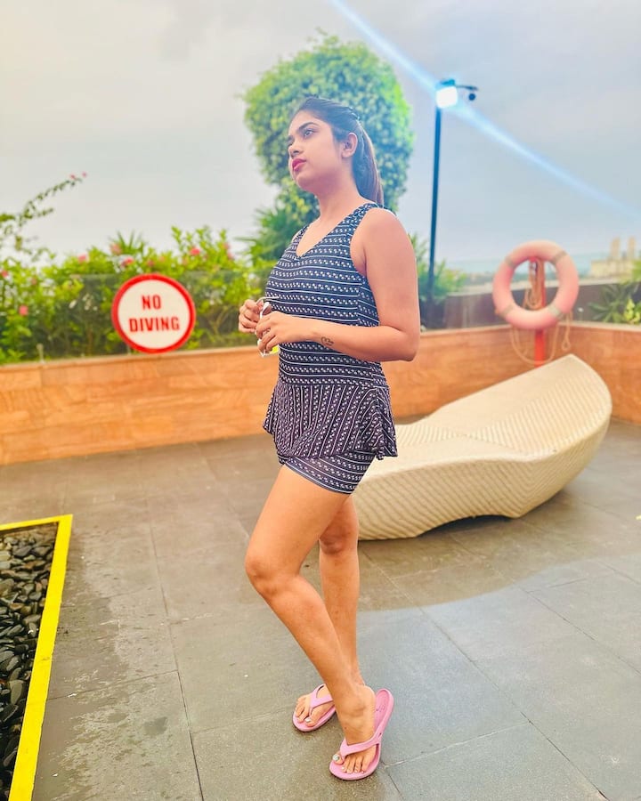బుల్లితెరపై లేడీ కమెడియన్ల లోటును ఫైమా, రోహిణి వంటి వారు తీరుస్తున్నారు అందులో రీతూ చౌదరి కూడా ముందువరుసలో ఉంది.