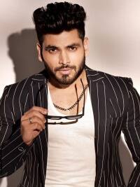 कभी पान की दुकान में काम करते थे शिव ठाकरे