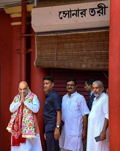 Amit Shah : ঠাকুরবাড়িতে শাহ, মাল্যদানের পর ঘুরে দেখা আনাচ-কানাচ, জানতে চাইলেন কবির জন্মের তিথি-সময়