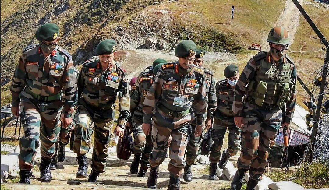 ભારતીય સેનામાં મોટો ફેરફાર, બ્રિગેડિયર અને તેનાથી ઉપરના રેન્કના અધિકારીઓ પહેરશે એક સરખો યુનિફોર્મ Indian Army: Big change in the Indian Army, officers of the rank of brigadier and above will wear the same uniform ભારતીય સેનામાં મોટો ફેરફાર, બ્રિગેડિયર અને તેનાથી ઉપરના રેન્કના અધિકારીઓ પહેરશે એક સરખો યુનિફોર્મ