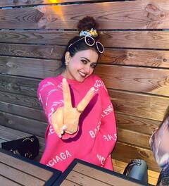 Simi Chahal: ਸਿੰਮੀ ਚਾਹਲ ਨੇ ਇੰਜ ਮਨਾਇਆ 31ਵਾਂ ਜਨਮਦਿਨ, ਦੋਸਤਾਂ ਨਾਲ ਕੀਤੀ ਖੂਬ ਮਸਤੀ, ਤਸਵੀਰਾਂ ਕੀਤੀਆਂ ਸ਼ੇਅਰ