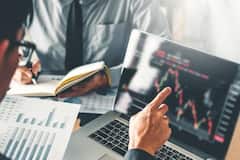 Stock Market Closing: સપ્તાહનો ત્રીજો કારોબારી દિવસ તેજી સાથે થયો બંધ, જાણો ટોચના ઘટનારા શેર્સ