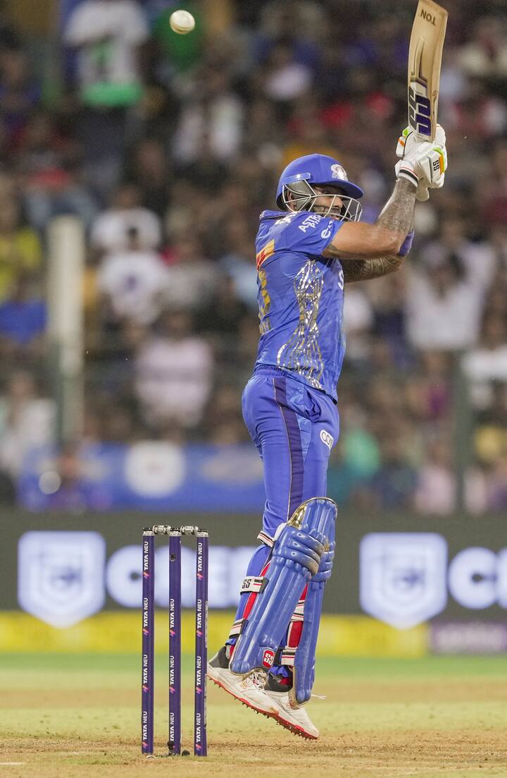 2019, 2020 ல் ஐபிஎல் கோப்பையை வென்ற மும்பை இந்தியன்ஸ் அணிக்கு சூர்ய குமார் யாதவ் பக்கபலமாக இருந்தார். இங்கிலாந்திற்கு எதிரான டி20 போட்டியில் இவர் அறிமுகமானார்.