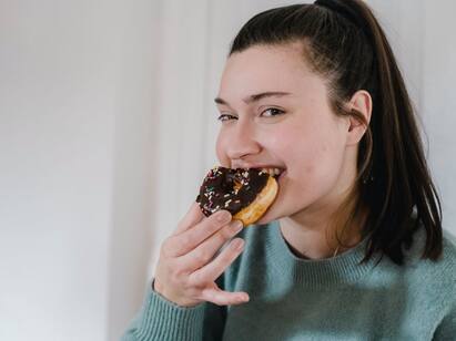 some foods-that-help-reduce-sugar-cravings here is the list Sugar Cravings: হামেশাই সুগার ক্রেভিংস হয় আপনার? কোন কোন খাবার কমাতে পারে এই সমস্যা, রইল তালিকা