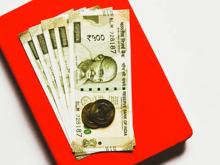 Public Provident Fund: दूसरे किसी भी इंवेस्ट स्कीम की तरह पब्लिक प्रॉविडेंट फंड के भी नुकसान हैं. हालांकि लंबे समय के लिए ज्यादा पैसे जमा करने के लिए यह एक बेहतर ऑप्शन है.