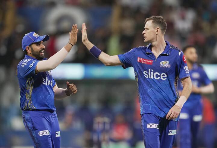 मुंबईकडून सलामीला उतरलेला रोहित शर्मा अवघ्या सात धावा करून बाद झाला. गेल्या काही काळापासून रोहित शर्मा खराब फॉर्ममध्ये दिसत आहे.