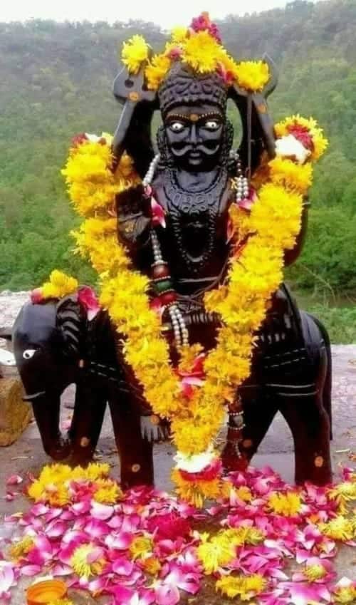শনির তীব্র রোষে তছনছ জীবন