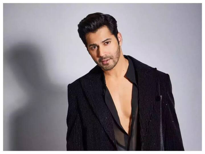 वरुण धवन– एक्टर वरुण धवन का भी नाम लिस्ट में शामिल है. जिन्होंने “एबीसीडी 2” की शूटिंग के दौरान लॉस वेगास में भूत के होने का एहसास किया था. इस बात का जिक्र खुद वरुण ने एक इंटरव्यू में किया था. उन्होंने बताया था कि, उस वक्त वो जिस होटल में रूके थे वहां एक सिंगर की मौत हुई थी और उसकी आत्मा वहां भटकती थी. तभी एक रात वरुण को भी होटल में गाने की आवाज सुनाई दी थी. साथ उनके रूम का दरवाजा भी अपने आप ही खुलने लगा था.