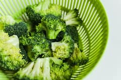 Sugar Cravings: 'সুগার ক্রেভিং' কমাতে প্রতিদিনের মেনুতে রাখতে পারেন এই খাবারগুলি