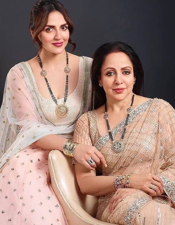 Amrita-Sara से डिंपल-ट्विंकल तक बॉलीवुड की ये मां-बेटी की जोड़ियां शेयर करती हैं स्ट्रॉन्ग बॉन्डिंग, एक दूसरे की हैं बेस्ट फ्रेंड