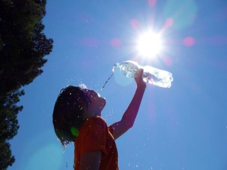 maharashtra news nashik news Temperatures increase Nashik city and district, with mercury at 40.2 degrees Nashik Temperature : नाशिक शहरासह जिल्ह्यात उन्हाची तीव्रता वाढली, पारा 40.2 अंशांवर, अशी घ्या काळजी?