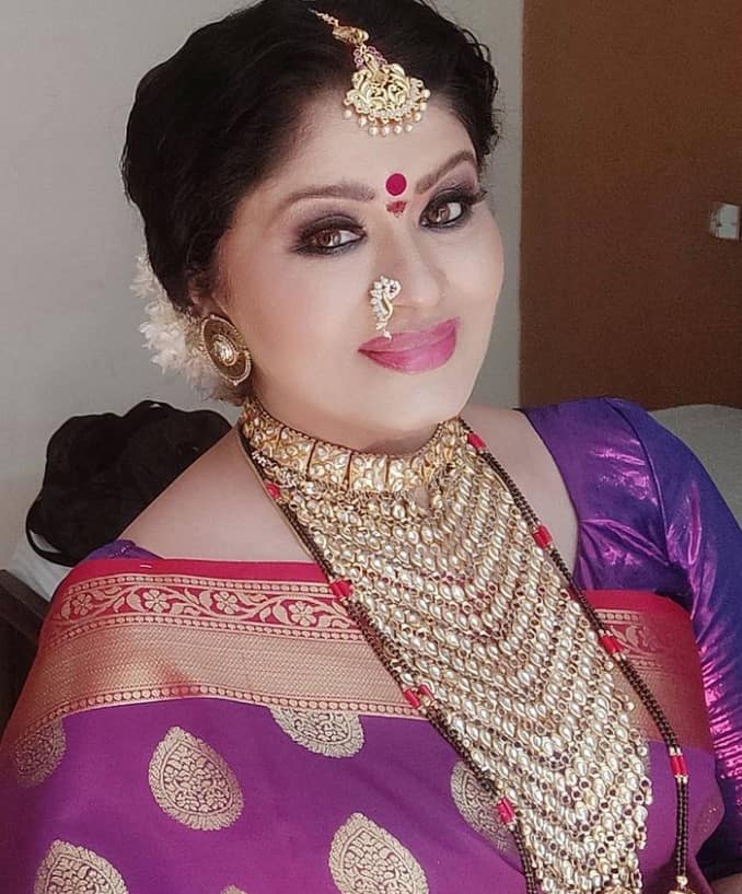 सुधा चंद्रन टीवी सीरियल्स में काफी बिजी रहती हैं और सोशल मीडिया पर भी काफी एक्टिव रहती हैं. वे फैंस के लिए अपनी तस्वीरें और वीडियो इंस्टाग्राम पर शेयर करती रहती हैं.