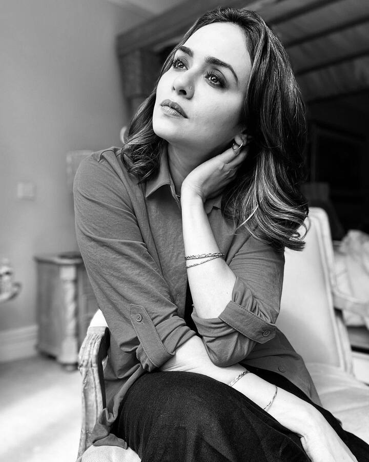 नुकतेच अमृतानं तिचे लंडन येथील काही फोटो शेअर केले आहेत.