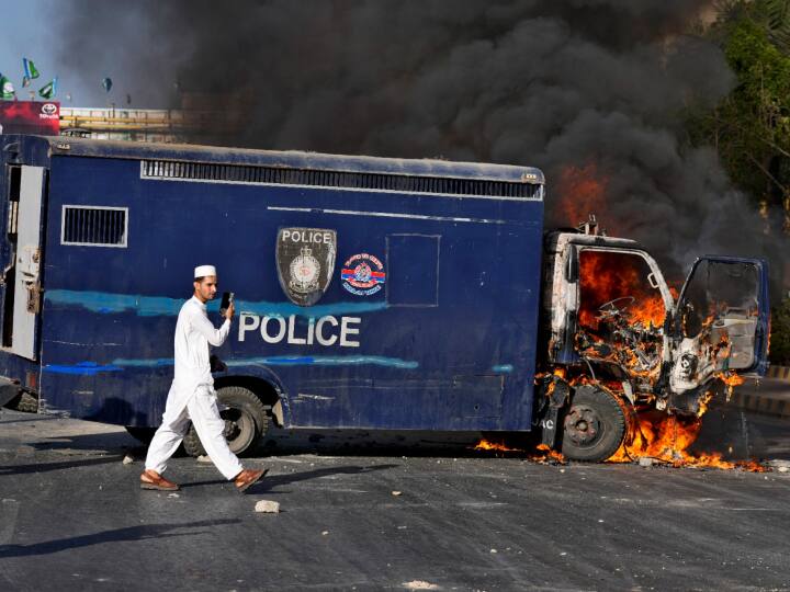 इमरान की गिरफ्तारी को HC ने बताया लीगल, हिंसा के बाद सोशल मीडिया पर पाबंदी, भारत रख रहा नजर इमरान की गिरफ्तारी को HC ने बताया लीगल, हिंसा के बाद सोशल मीडिया पर पाबंदी, भारत रख रहा नजर