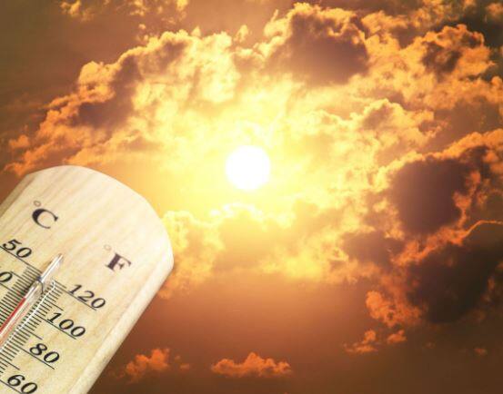 राष्ट्रीय राजधानी दिल्लीमध्ये कमाल तापमान 28 अंश सेल्सिअस आणि किमान तापमान 21 अंश सेल्सिअस राहण्याचा अंदाज आहे.