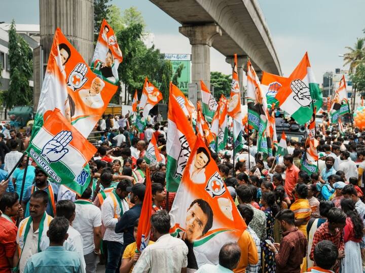 Celebrations underway at national headquarters of Congress party in New Delhi as counting of votes gets underway for karnataka polls Karnataka Election 2023: முந்துகிறதா காங்கிரஸ்? டெல்லி அலுவலகத்தில் தொடங்கிய கொண்டாட்டம்: மேளதாளத்துடன் ஆரவாரம்!