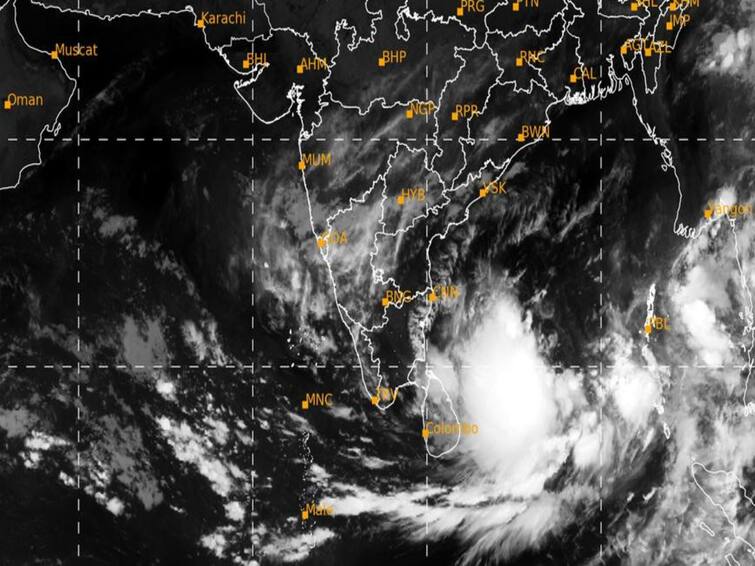 Chennai Meteorological Department informe a storm will form in the Southeast Bay of Bengal by this evening வங்கக்கடலில் இன்று உருவாகிறது புயல்.. வானிலை மையம் கொடுத்த அடுத்த அப்டேட்..!