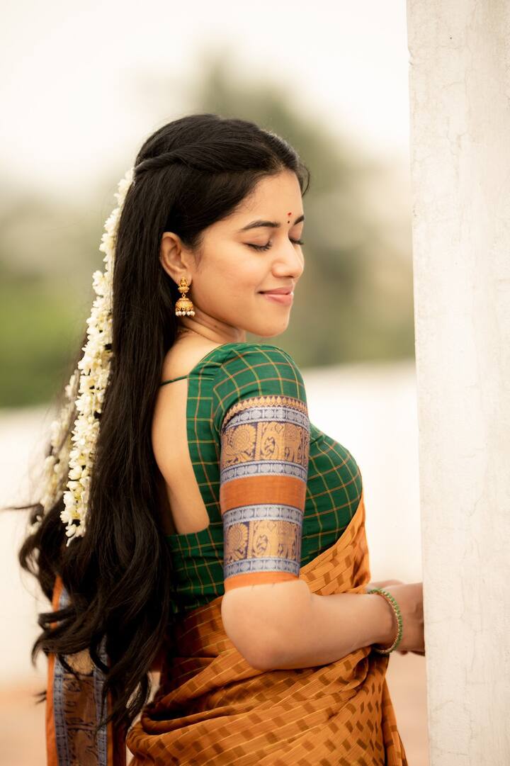 இன்று பிறந்தநாள் காணும் மிருணாளினி ரவிக்கு பிரபலங்களும் ரசிகர்களும் வாழ்த்து மழையை பொழிந்து வருகின்றனர்.