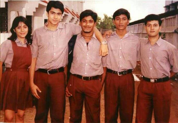 தனுஷ் ஷெரின் ஆகிய நடிகர்கள் இந்தப் படத்தின் மூலம் நடிகர்களாக தமிழ் சினிமாவிற்கு அறிமுகமானார்கள்