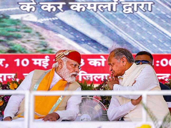 CM Ashok Gehlot in Nathdwara Talks About PM Modi BJP Congress Khalistan Ola Uber Act RTH Bill  Rajasthan: नाथद्वारा में बोले CM अशोक गहलोत- 'बनी रहे बीजेपी-कांग्रेस के साथ होने की परंपरा...'
