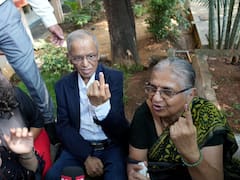 Karnataka Assembly Election 2023: ముసలివాళ్లమైనా ఉదయమే వచ్చి ఓటు వేశాం, చూసి నేర్చుకోండి - సుధామూర్తి