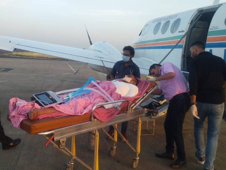Madhya Pradesh Lineman electrocuted in Umaria officers send Delhi by air ambulance for treatment ANN MP News: उमरिया में लाइनमैन को करंट लगने से अधिकारियों के उड़े होश, इलाज के लिए एयर एम्बुलेंस से किया दिल्ली रैफर