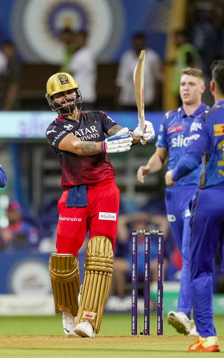 பெங்களூரு அணியின் தொடக்க வீரர்களாக கேப்டன் டு பிளெசிஸ், விராட் கோலி களமிறங்கினர்./ 4 பந்தில் 1 ரன் எடுத்திருந்த விராட் கோலி முதல் ஓவரிலேயே அவுட் ஆகி ரசிகர்களுக்கு ஏமாற்றம் அளித்தார். அடுத்து களமிறங்கிய  மேஸ்வெல் மற்றும் கேப்டன் டு பிளெசிஸ் அதிரடியாக விளையாடினார்கள் .