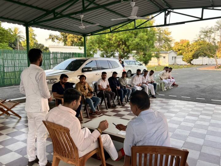 Bageshwar Dham: बाबा की फौज के सामने टिक पाएगी तेज प्रताप की सेना? DSS सदस्यों को तैयार करने में जुटे पर्यावरण मंत्री Tej Pratap Yadav paraded DSS members regarding Pandit Dhirendra Krishna Shastri of Bageshwar Dham ann Bageshwar Dham: बाबा की फौज के सामने टिक पाएगी तेज प्रताप की सेना? DSS सदस्यों को तैयार करने में जुटे पर्यावरण मंत्री