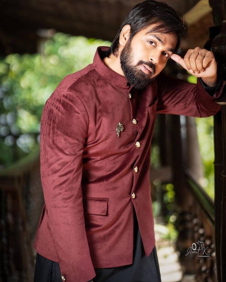 2001లో 'నరసింహ నాయుడు'తో బాల నటుడిగా కెరీర్ ప్రారంభించిన మానస్... ఝలక్ (2015) సినిమాతో హీరోగా ఎంట్రీ ఇచ్చాడు. 'ప్రేమికుడా',' గోలి సోడా' సహా పలు సినిమాల్లో నటించాడు. అయితే కె. రాఘవేంద్రరావు నిర్మించిన 'కోయిలమ్మ' సీరియల్ మానస్ కి మంచి క్రేజ్ ఇచ్చింది.