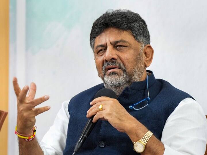 वहीं प्रदेश कांग्रेस के अध्यक्ष डीके शिवकुमार ने कहा कि मेरी पहली प्रतिक्रिया यह है कि मुझे इन नंबरों (एग्जिट पोल) पर विश्वास नहीं है. मैं अपने आंकड़ों पर कायम हूं कि हम 146 सीटों को पार कर लेंगे.