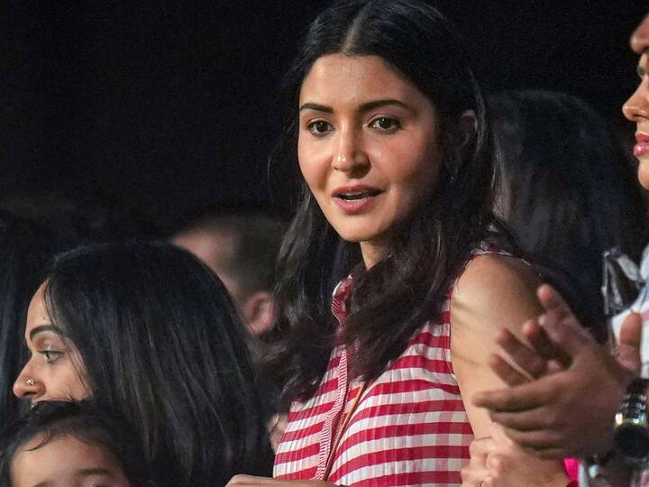 Anushka Sharma's Expressions After MI Star Drops Dinesh Karthik's Catch In IPL 2023 Game - WATCH Anushka Sharma's Expressions After MI Star Drops Dinesh Karthik's Catch In IPL 2023 Game - WATCH