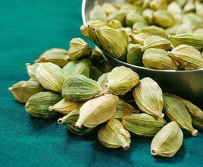 இதோடு வாயுத் தொல்லை, அஜீரணம், மலச்சிக்கல், வயிற்றுப் பிடிப்பு போன்ற பிரச்னைகளை சரி செய்கிறது.