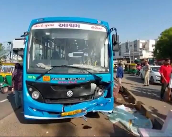 Kalol: ST bus driver lost control, bus overturned on passengers, 3 killed કલોલમાં ST બસ ચાલકે કાબુ ગુમાવતા મુસાફરો પર બસ ફરી વળી, ચારના મોત, પાંચ ઘાયલ