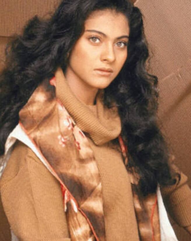 बॉलीवुड एक्ट्रेस काजोल ने फिल्म 'गुप्त' में निगेटिव रोल प्ले किया था. इस फिल्म में वे वन साइड लव के चलते लोगों का कत्ल करती थीं.स्क्रीन पर काजोल के इस रूप को देखकर हर किसी के होश उड़ गए थे.