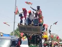 UP Nikay Chunav 2023: सपा पर BJP का जादू! अखिलेश यादव के सामने बुलडोजर पर प्रचार करते दिखे कार्यकर्ता
