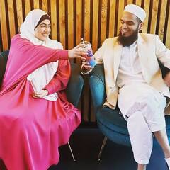 Sana Khan Anas Saiyad Pics: डिलीवरी से पहले पति अनस संग विदेश पहुंचीं प्रेग्नेंट सना खान, इस्लाम धर्म का किया प्रचार-प्रसार