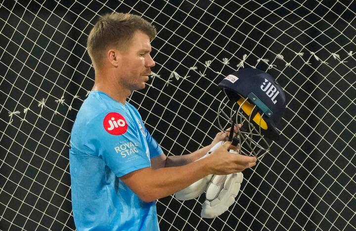 டெல்லி கேபிடல்ஸ் அணியில் உள்ள நபர்கள்: டேவிட் வார்னர் (கேப்டன்), பிலிப் சால்ட் (விக்கெட் கீப்பர்), மிட்செல் மார்ஷ், ரிலீ ரோசோவ், மணீஷ் பாண்டே, அமன் ஹக்கிம் கான், அக்சர் படேல், குல்தீப் யாதவ், முகேஷ் குமார், இஷாந்த் சர்மா, கலீல் அகமது