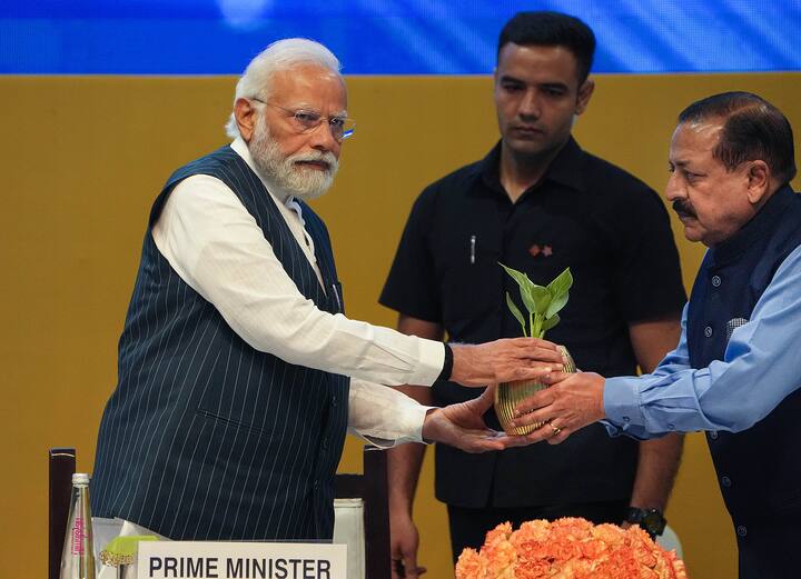 The projects that will be dedicated to Nation include Fission Molybdenum-99 Production Facility, Mumbai; Rare Earth Permanent Magnet Plant, Visakhapatnam; National Hadron Beam Therapy Facility, Navi Mumbai; Radiological Research Unit, Navi Mumbai; Homi Bhabha Cancer Hospital and Research Centre, Visakhapatnam; and Women & Children Cancer Hospital Building, Navi Mumbai. (Image Source: PTI)