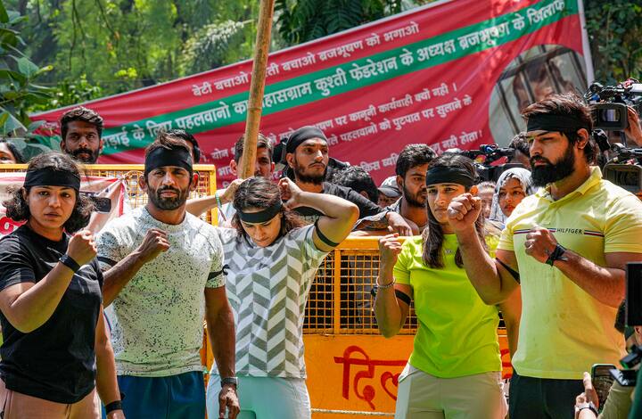 भाजपाचे आमदार तसेच भारतीय कुस्ती महासंघाचे अध्यक्ष बृजभूषण सिंह यांच्या अटकेची मागणी करत जंतर-मंतर या ठिकाणी सुरु असलेल्या कुस्तीपटूंच्या आंदोलनाचा आजचा 19 वां दिवस आहे.