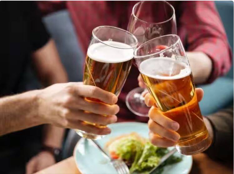 do not eat these foods with alcohol know what should be eaten with wine ਸ਼ਰਾਬ ਪੀਂਦੇ ਸਮੇਂ ਇਹ 4 ਚੀਜ਼ਾਂ ਖਾਣ ਤੋਂ ਪਰਹੇਜ਼ ਕਰੋ, ਜਾਣੋ ਕਿਹੜੀਆਂ ਚੀਜ਼ਾਂ ਹੋਣਗੀਆਂ ਫਾਇਦੇਮੰਦ