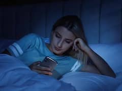 स्मार्टफोन की लत कहीं आपको भी ना बना दे NOMOPhobia का शिकार...जान लीजिए इसके लक्षण