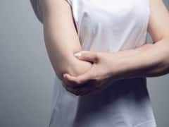 कोहनी किसी चीज से टकरा जाए तो करंट क्यों लगता है? जानिए फनी बोन का कारण