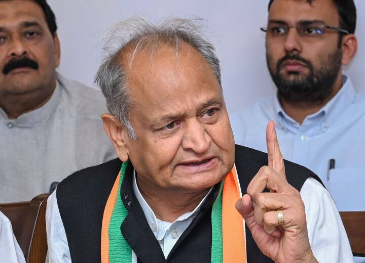 Rajasthan CM Ashok Gehlot on ED CBI Income Tax target on BJP in Banswara Rajasthan: सीएम गहलोत का BJP पर निशाना, ED-CBI की तारीफ की, बोले- 'अगर ये ईमानदारी से काम करें तो...'