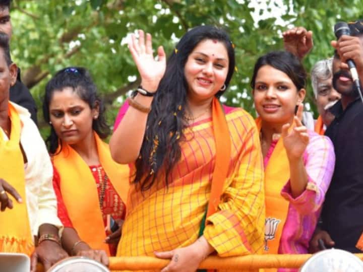 Namitha performed special pooja in kapaleeswarar temple and prayed BJP To win in Karnataka election Namitha BJP: 'கர்நாடகாவில் பாஜக பெரும்பான்மையுடன் ஜெயிக்க வேண்டும்’:  சிறப்பு பூஜை செய்த நமிதா!