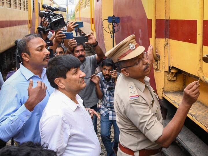 Kerala Blast Case: केरल ब्लास्ट केस को लेकर एक्शन में NIA, शाहीन बाग में की संदिग्ध ठिकानों पर छापेमारी Kerala Blast Case NIA Conducts search Operation at suspects Locations In Shaheen Bagh Kerala Blast Case: केरल ब्लास्ट केस को लेकर एक्शन में NIA, शाहीन बाग में की संदिग्ध ठिकानों पर छापेमारी