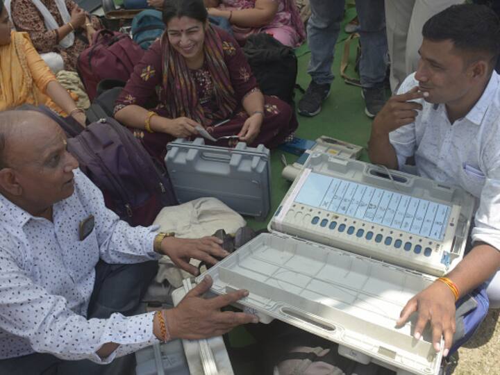 Voting for the second and final phase of Uttar Pradesh Municipal Polls in 38 districts began at 7 am on Thursday amid tight security arrangements. (Image Source: Getty)